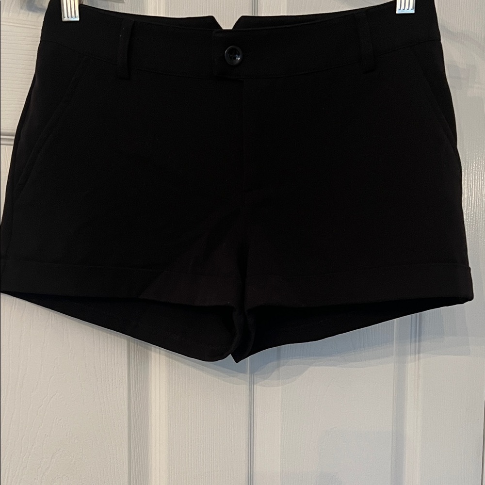 H&M Black Dressy Hemmed Cuff Preppy “Short” Shorts with Pockets